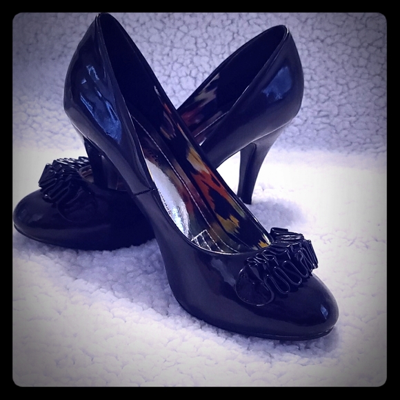 New Black Patent Leather Heels - Picture 2 of 8